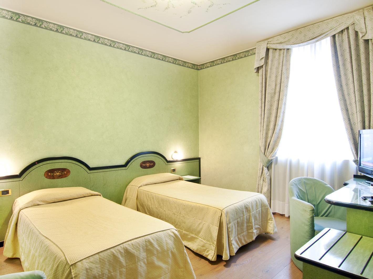 Ih Hotels Milano Puccini Экстерьер фото