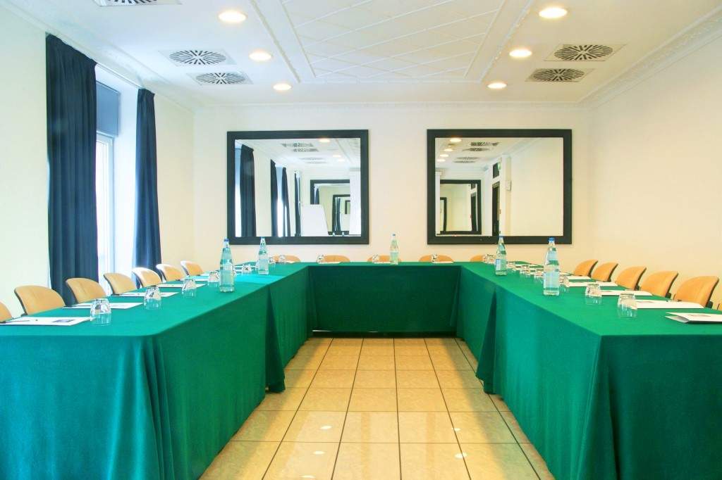 Ih Hotels Milano Puccini Экстерьер фото